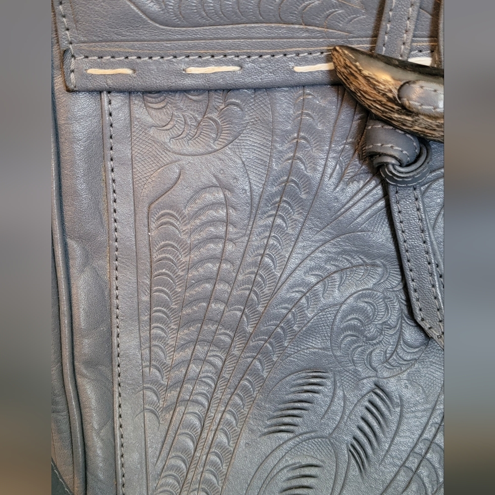 Leaders In Leather Tooled Crossbody Bag - Picture 5 of 13